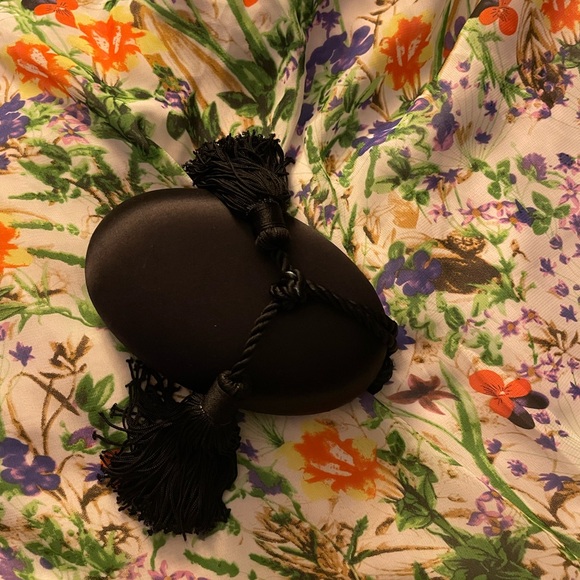 Prada night satin clutch with tassels - Picture 4 of 8